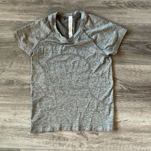Lululemon Size 4 T-shirt Top